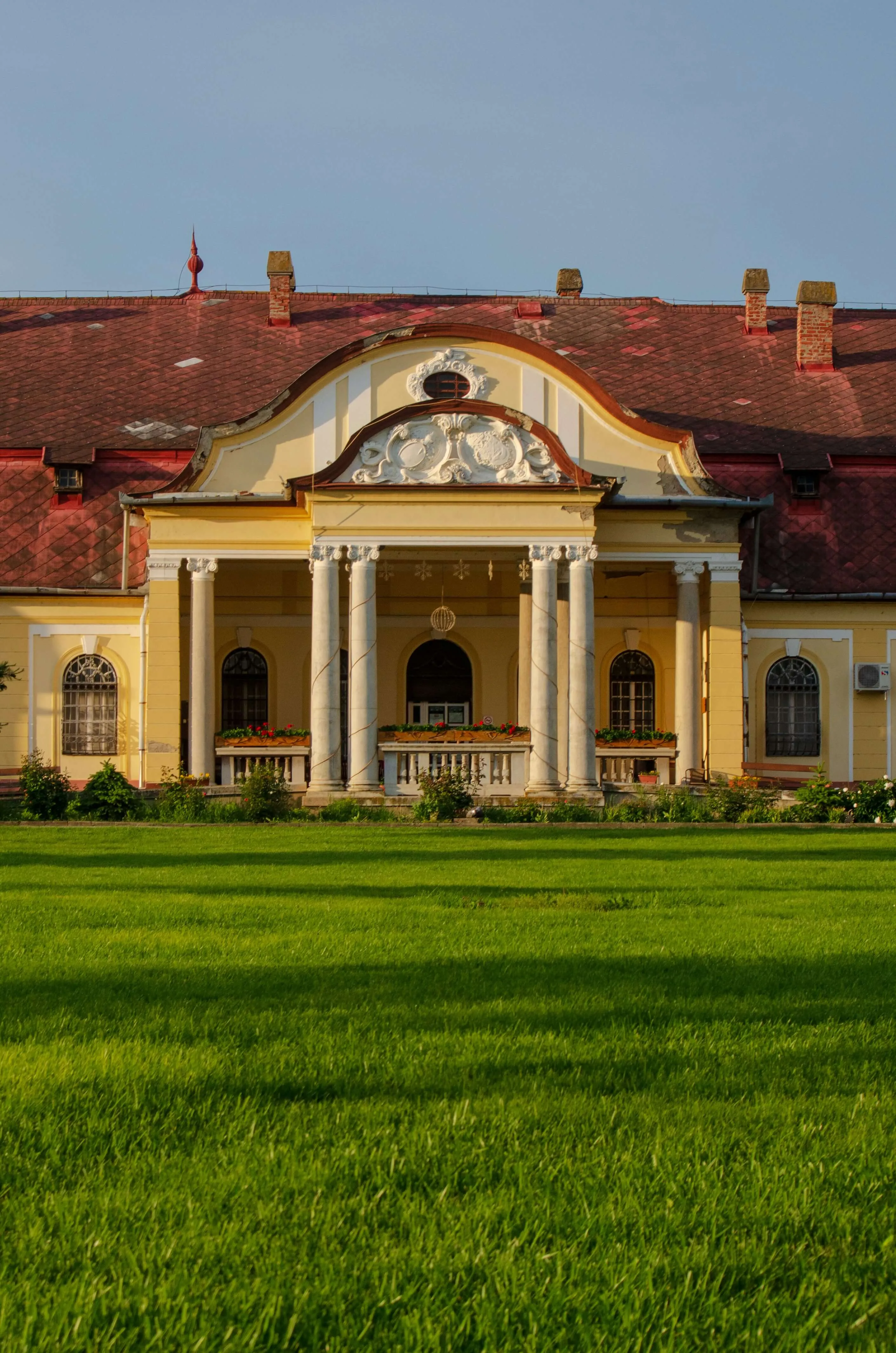 Royal villa with car and garden slide-5